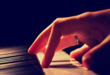 网名中的情感密码如何为伤感的女生起一个有文化的网名