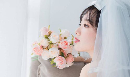 桃花盛开时星座女如何应对追求者如云的浪漫挑战