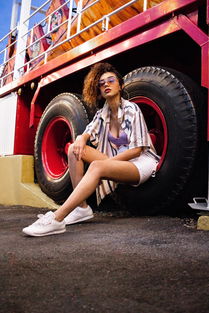 10岁女孩被遗弃街头?警方回应 10岁女孩被遗弃街头?警方回应