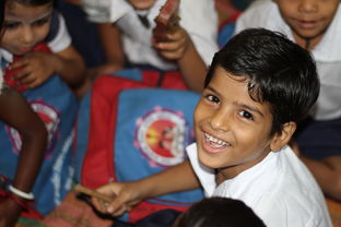 照顾孙子的78岁爷爷 照顾孙子的78岁爷爷