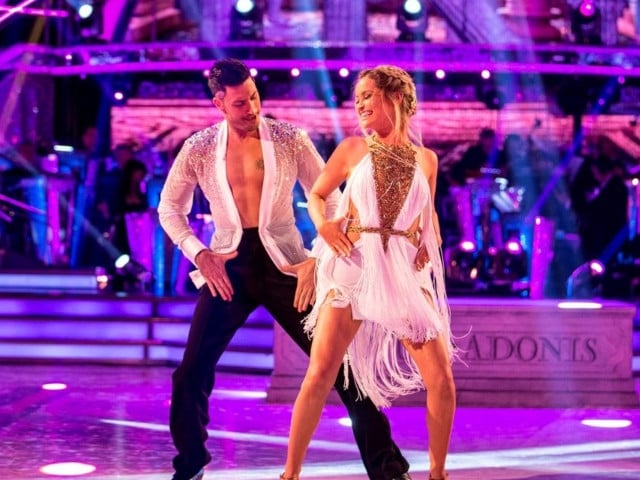 劳拉·惠特莫尔声称,她在对《舞动奇迹》的搭档提出担忧后,被“煤气灯照亮”了