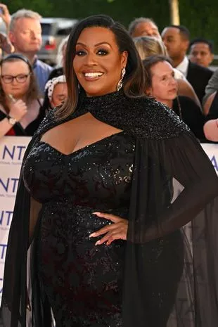 艾莉森·哈蒙德抨击那些身材羞辱者,并坚称她很高兴自己“胖乎乎”