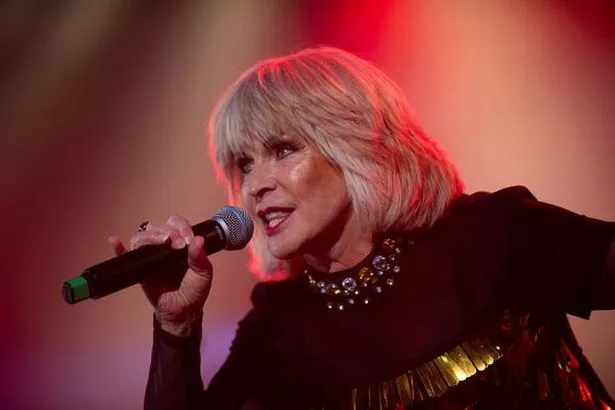 空调微尘中见古韵，女子巧遇名师，解惑七百二的玄机