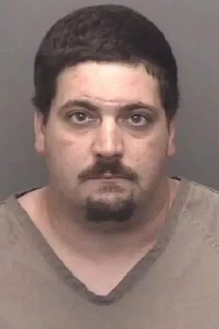 六个月大的儿子被老鼠咬伤手指,妈妈逃过了牢狱之灾