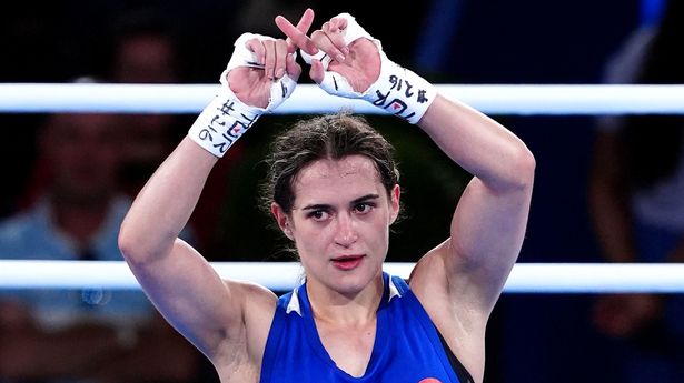 奥运会拳击手被击败的对手在失败后做出了有争议的手势