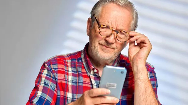 如果你能看到红圈里的数字，你的视力就很好——但人们不这么认为