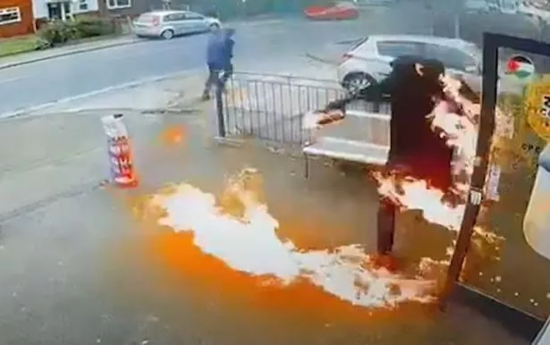 店主抨击“英国最愚蠢的罪犯”,因为纵火袭击对厚暴徒起了反作用