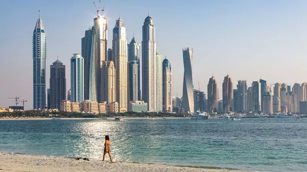 法官斥责“暴乱暴徒”逃庭去“预定”的迪拜度假