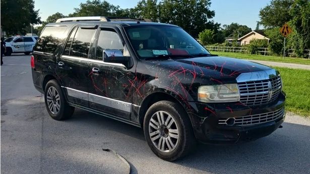 第一天上学，妈妈送自己的女儿上学，不小心撞倒了她