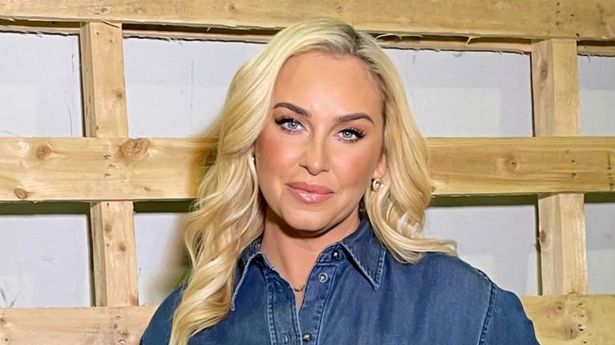 早间新闻的乔西·吉布森报道,四个朋友在恐怖的封锁悲剧中自杀