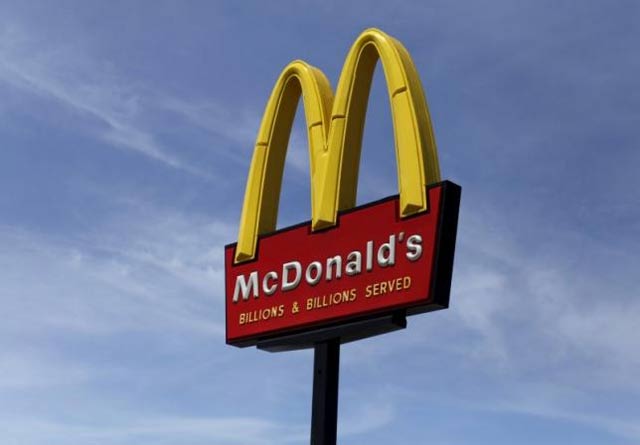 美国疾病控制与预防中心报道,麦当劳的四分之一磅汉堡导致大肠杆菌爆发:10个州1人死亡,49人患病