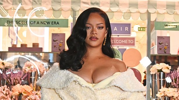 蕾哈娜两年来首次发布新音乐,向Fatman Scoop致敬