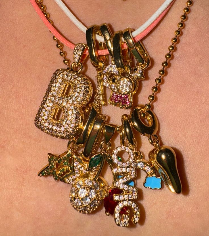 2024年秋季的珠宝流行趋势都是大胆的声明和极致主义