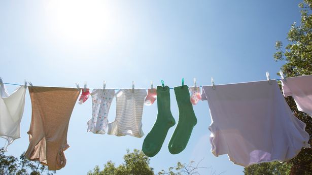 35便士的小窍门,可以去除每个人家里都会有的衣服上的汗渍