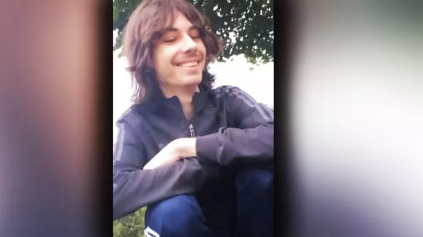 17岁的男孩和朋友在计划皮划艇旅行时在Snapchat上犯了悲剧性错误,男孩不幸身亡