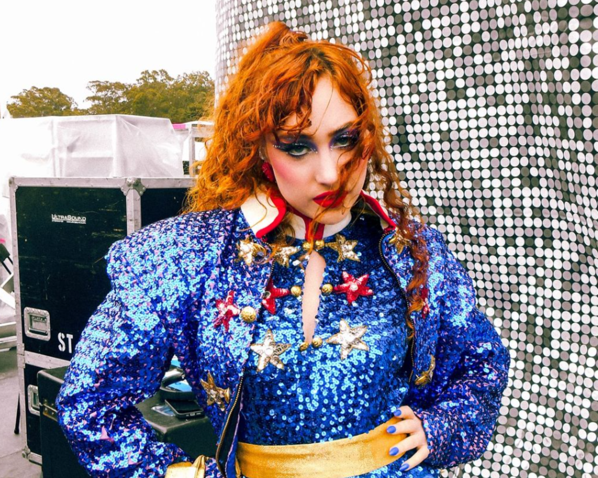 Chappell Roan坦言粉丝骚扰让她“有安全感”