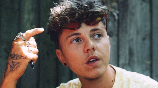 《X Factor》明星在12年后变性前在ITV节目中透露了自己的秘密挣扎