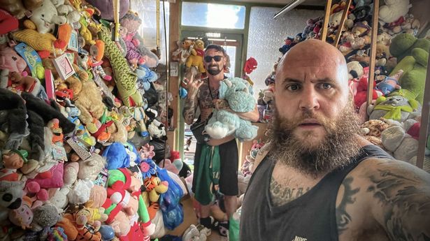 堆满玩具的英国“最恐怖的房子”被遗弃,背后有着悲惨的故事