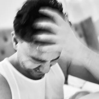 亚当·托马斯承认他“真的很痛苦”,因为他正在与意想不到的关节炎症状作斗争