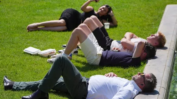 9月下旬气温将达到24摄氏度,英国天气图变红