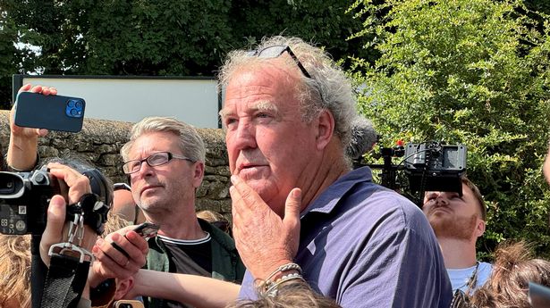 杰里米·克拉克森新开的酒吧被顾客冠以“乱糟糟”的品牌,里面的食物价格过高