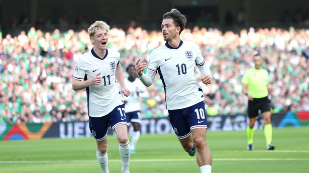 在爱尔兰进球后,杰克·格里利什做出了与德克兰·赖斯截然不同的选择