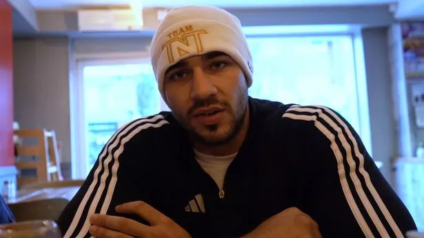 汤米·弗瑞在拳击比赛中遭到嘘声后,向莫莉·梅·黑格发出了明确的信息