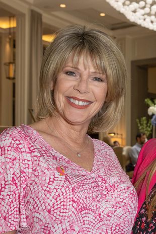 露丝·朗斯福德为埃蒙·霍姆斯的新视频辩护,因为他的名字被卷入了闹剧