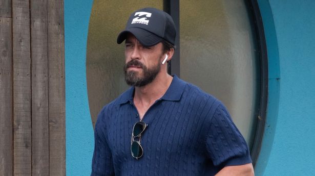 《呼叫助产士》的奥利·里克斯出现在伤亡工作室附近，有传言称他将加入BBC系列