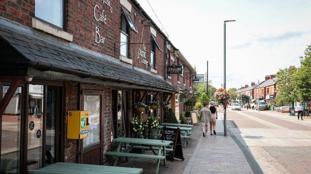 美丽的小镇距离英国主要城市只有几分钟的路程,“就像在西班牙一样”