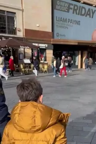 利亚姆·佩恩的儿子贝尔的最后一张照片,令人心碎地承认自己是一个父亲