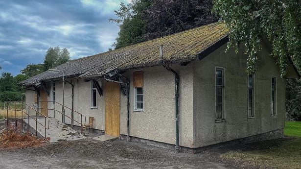 探险家爬进苏格兰森林里的废弃太平间,发现了令人不寒而栗的东西