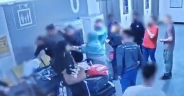 曼彻斯特机场争吵:一名男子被警察“踢”,引发了对受伤警察的担忧