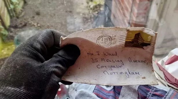 “我在家里发现了50年前的秘密信件,它们让我流泪了。”