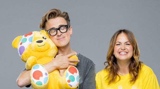 《美国之声》的汤姆·弗莱彻“重新想象”了2024年呼吁启动的“需要帮助的孩子”t恤