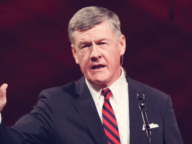 达拉斯教会开除了史蒂夫·劳森,因为他与教会有不正当关系