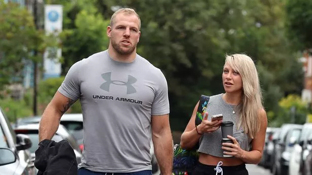 克洛伊·马德利和前男友詹姆斯·哈斯克尔在分手一年后仍然“相处得很艰难”