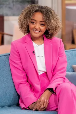 起名新风尚探索生辰八字起名的奥秘，免费网的便利与文化传承