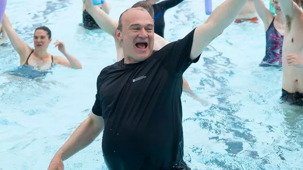 “自由民主党领袖埃德·戴维的愚蠢伎俩得到了回报——保守党应该非常担心了。”