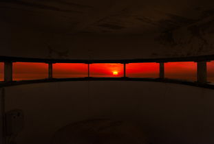 透过忧伤的镜头，探索意境图片中的伤感之美